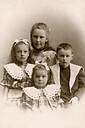 Inne, Metha, Anna og Carl (Marie Jacobine Brinchs søster, kusiner og fætter)