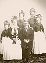 Gj&oslash;sses Hans og Smeds Ablen. Bryllupsbillede 10/7 1896